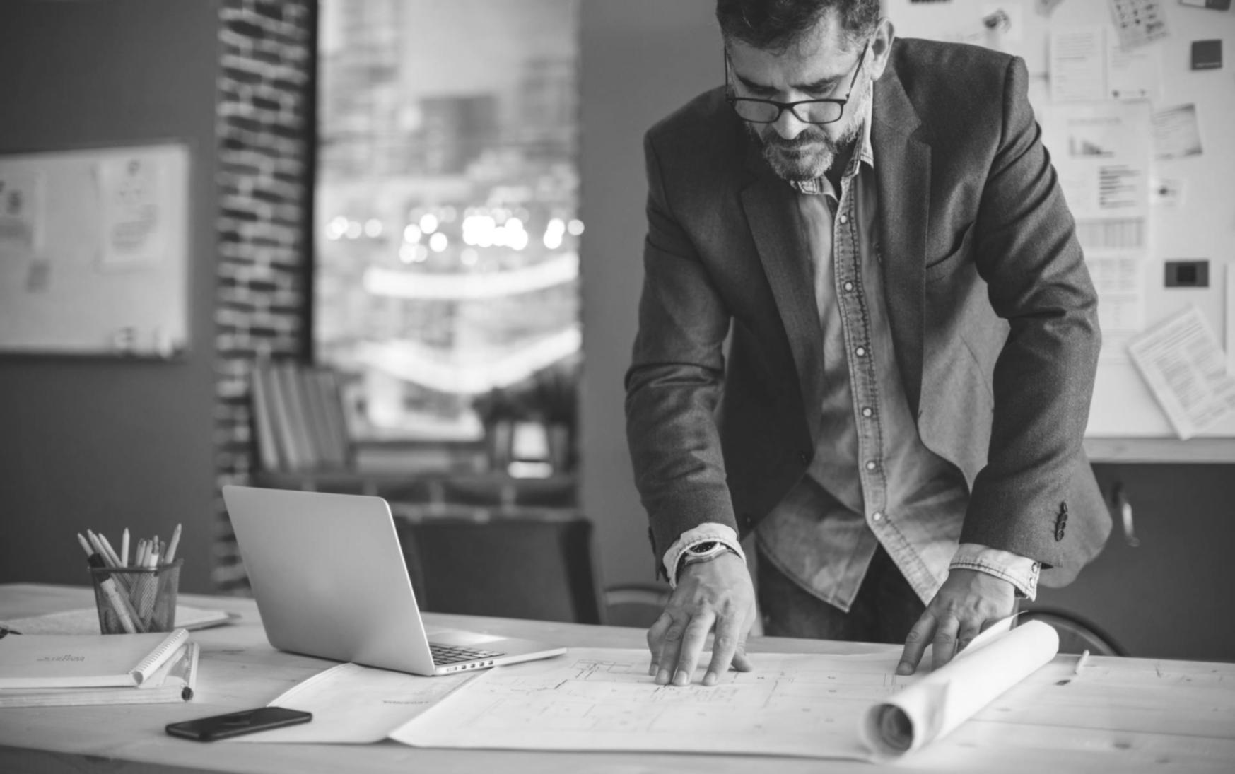 Sesión educativa de presupuesto mensual con material interactivo